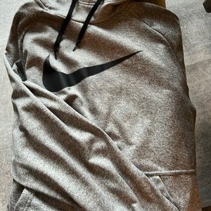 Nike sweatshirt, like new.